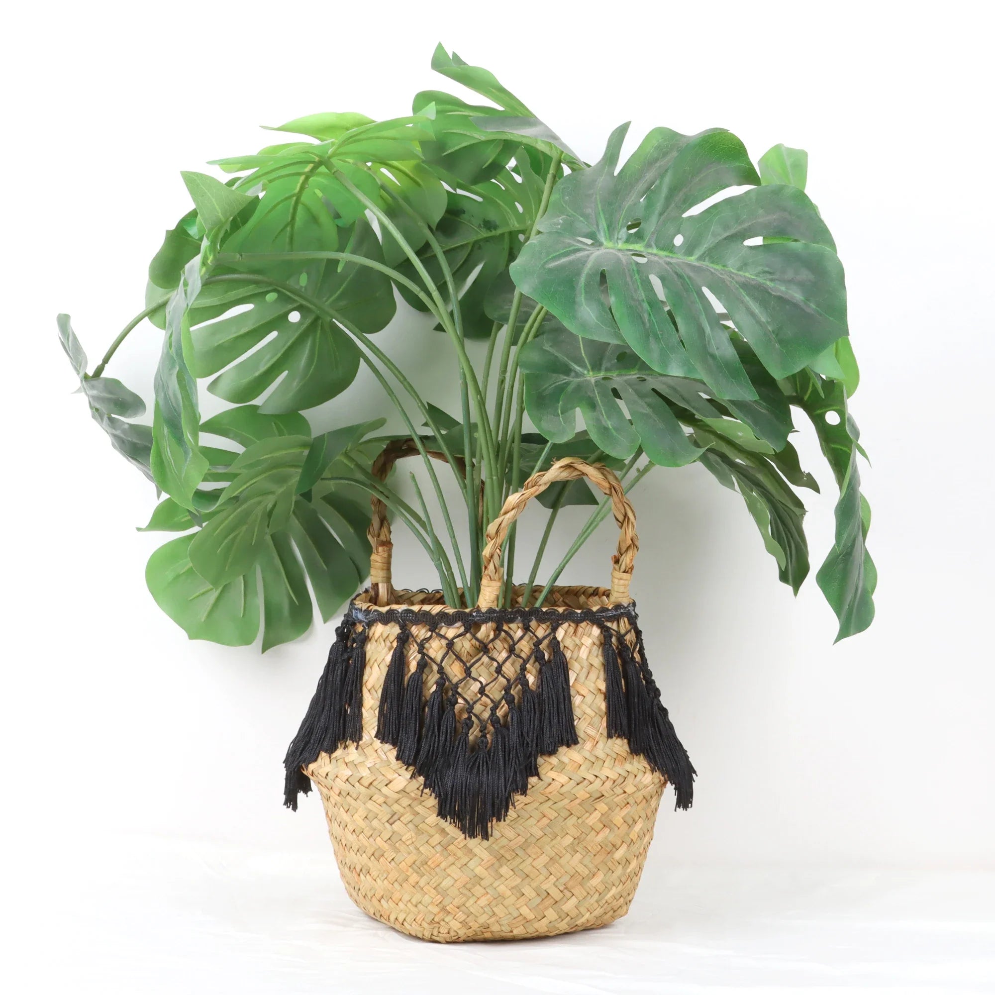 Cesta do armazenamento do laço com o pendão para a lavanderia, cesta natural do rattan, organizador da palha, brinquedo, cor preto e branco