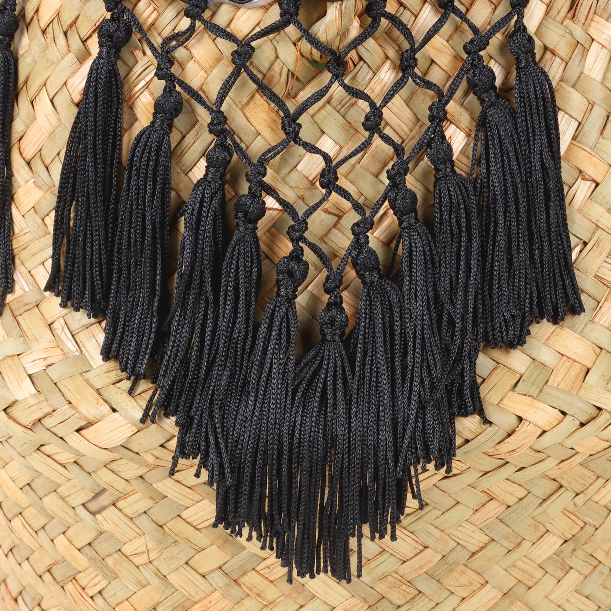 Cesta do armazenamento do laço com o pendão para a lavanderia, cesta natural do rattan, organizador da palha, brinquedo, cor preto e branco